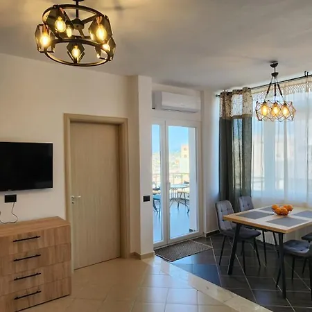 Tropic Apartment